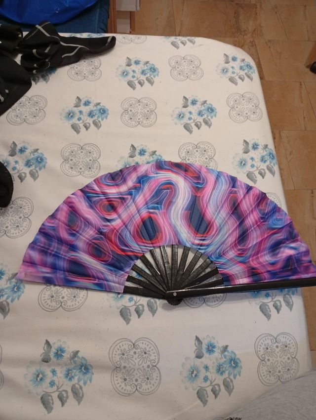 Abanico grande que brilla en la oscuridad