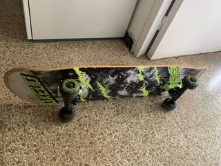 Monopatín principiante con diseño de lobo