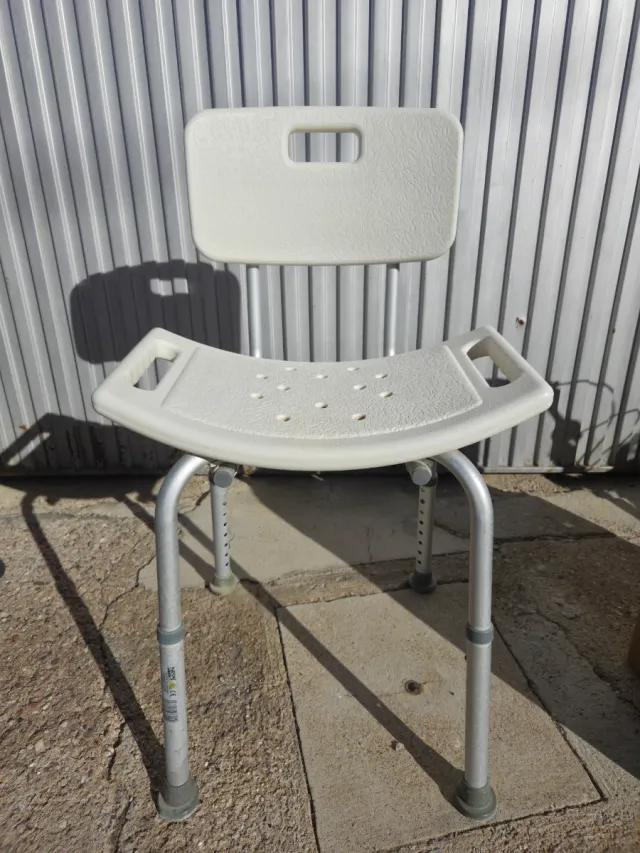 Silla de ducha con respaldo