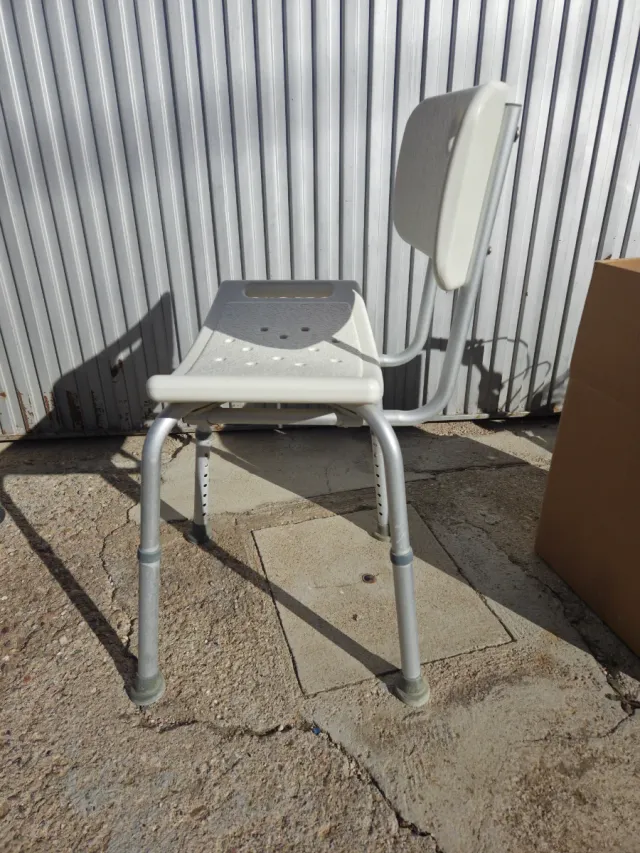 Silla de ducha con respaldo