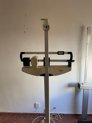 Báscula SECA mecánica con tallímetro