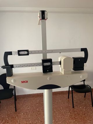 Báscula SECA mecánica con tallímetro