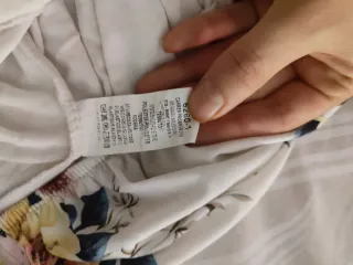 Un mono, varios vestidos y una falda.