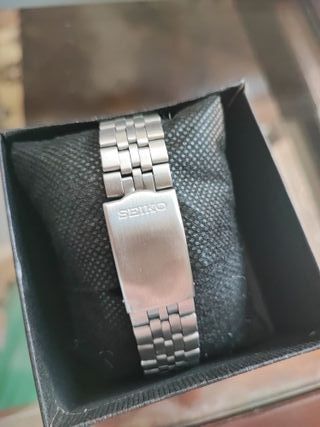 Reloj Seiko 5 Automático Negro y Plateado