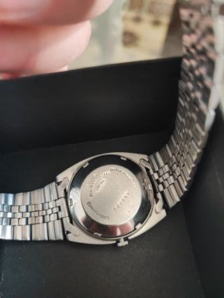 Reloj Seiko 5 Automático Negro y Plateado