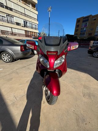 Suzuki Burgman 650 Granate