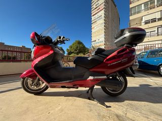 Suzuki Burgman 650 Granate