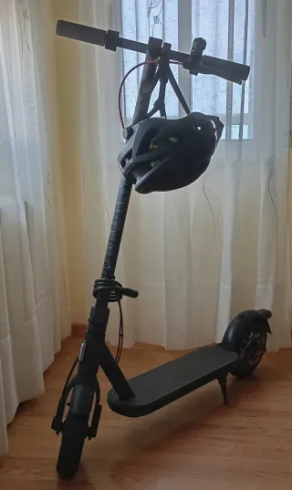 2 Patinetes Eléctricos Negros