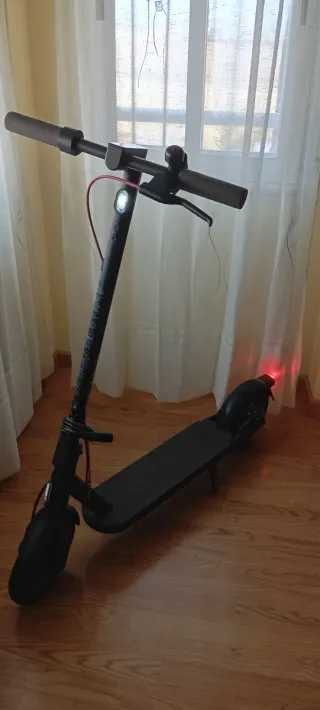 2 Patinetes Eléctricos Negros