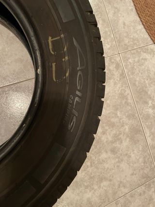 2 Ruedas Michelin 215/70 R 15 CP