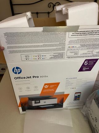 Impresora HP Blanca y Gris en Caja