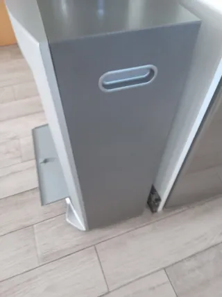 Estufa eléctrica plateada con cristal,