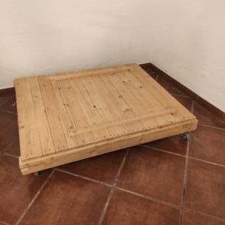 Palet de madera con ruedas