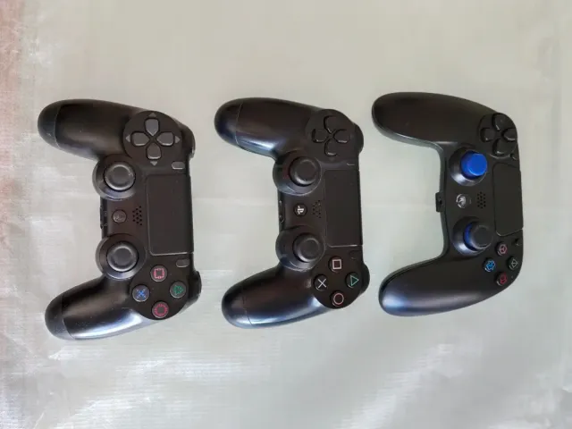 PS4 (PlayStation 4) + 3 Mandos + 5 Juegos