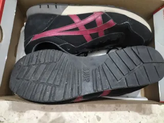 Zapatillas Asics Negras y Rosas