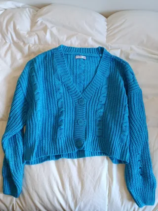 Cárdigan azul trenzado