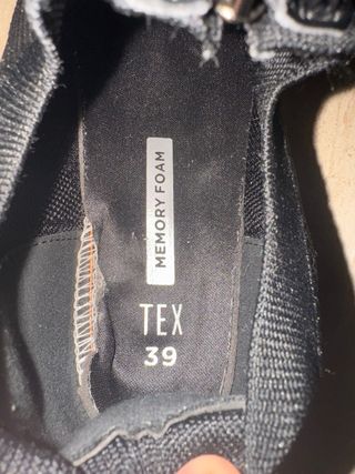 Deportivas negras con cremallera