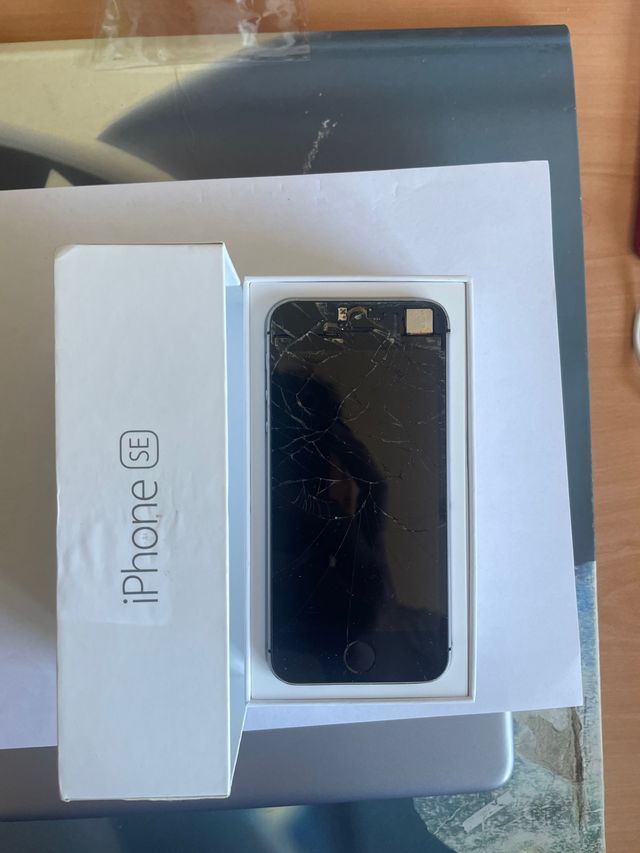 iPhone SE gris(color space gray) Roto