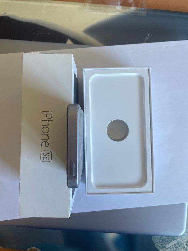 iPhone SE gris(color space gray) Roto