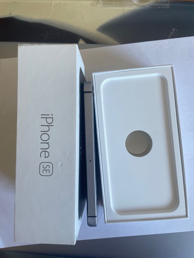 iPhone SE gris(color space gray) Roto