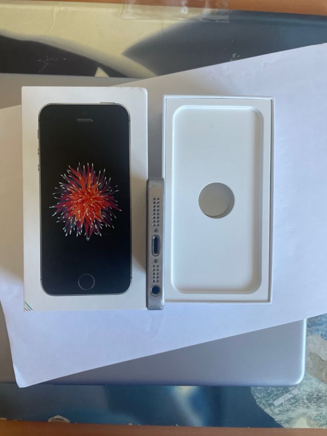 iPhone SE gris(color space gray) Roto