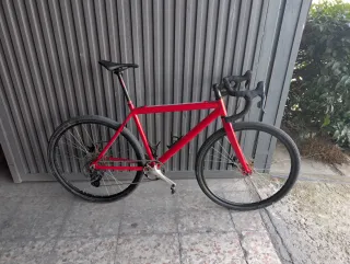Bicicleta Gravel Roja