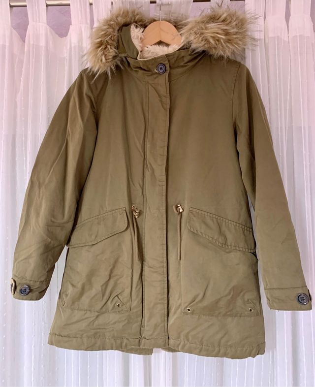 Parka niña Zara verde caqui con capucha