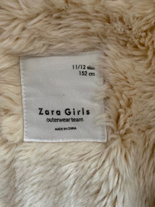Parka niña Zara verde caqui con capucha