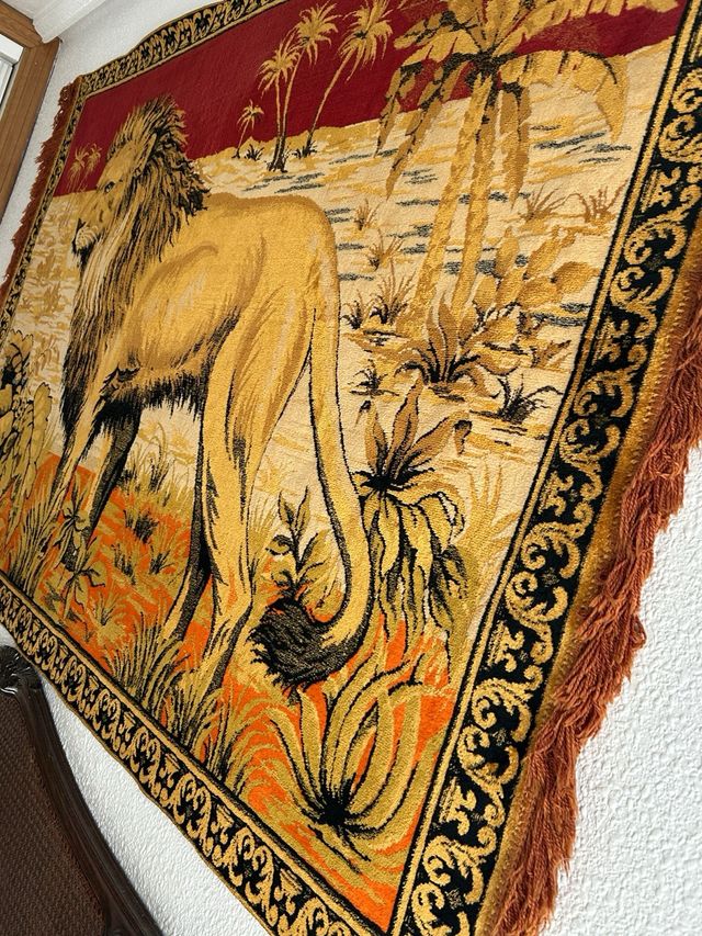Tapiz antiguo león y palmeras