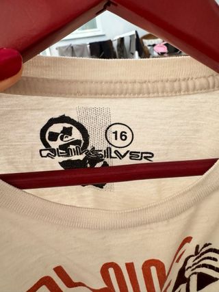 Camiseta Quiksilver manga larga beige y marrón