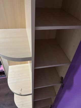 Armario beige de madera