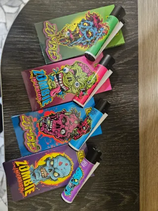 4 accendini Clipper + 4 cartine ZOMBIES