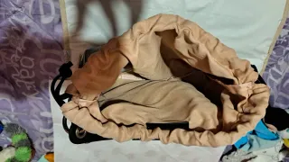 Bolso negro con cadena dorada