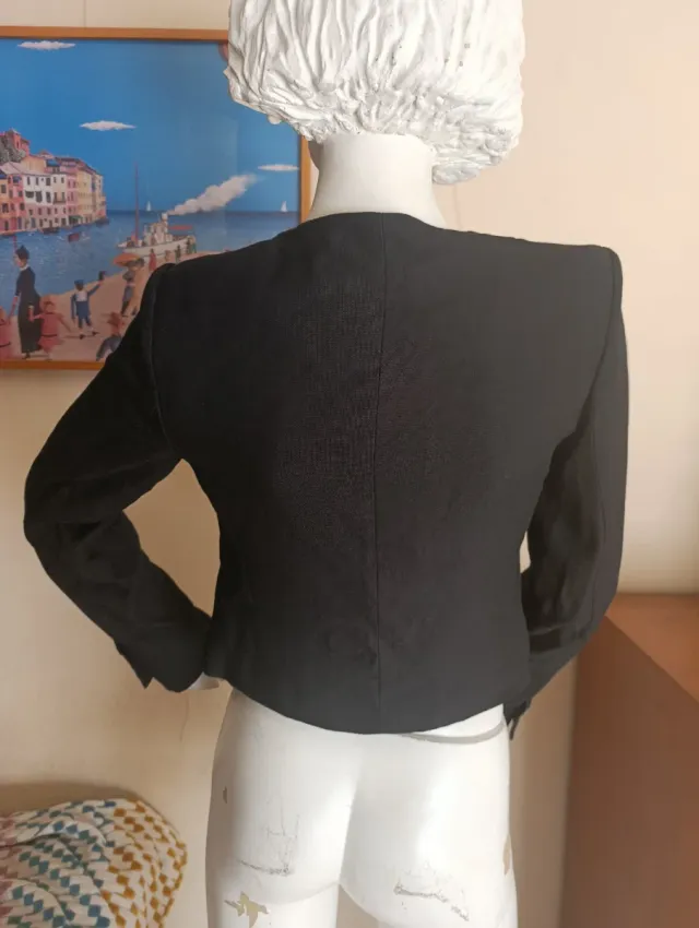 Blazer crop Zara negra botones