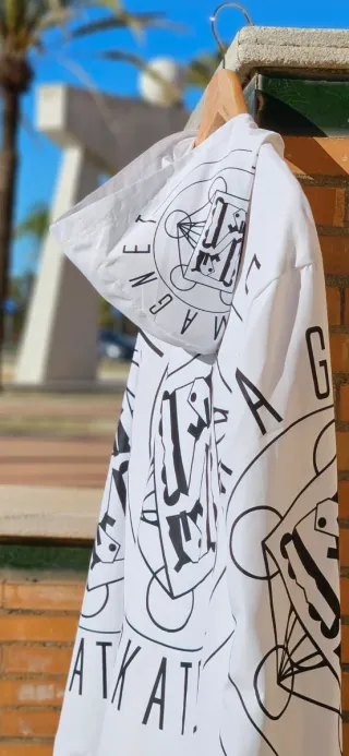 Cortavientos blanco con estampado MAGNET SKATE