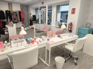 Se traspasa salón de belleza y boutique