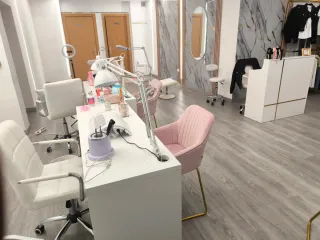 Se traspasa salón de belleza y boutique