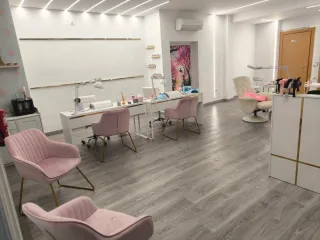 Se traspasa salón de belleza y boutique