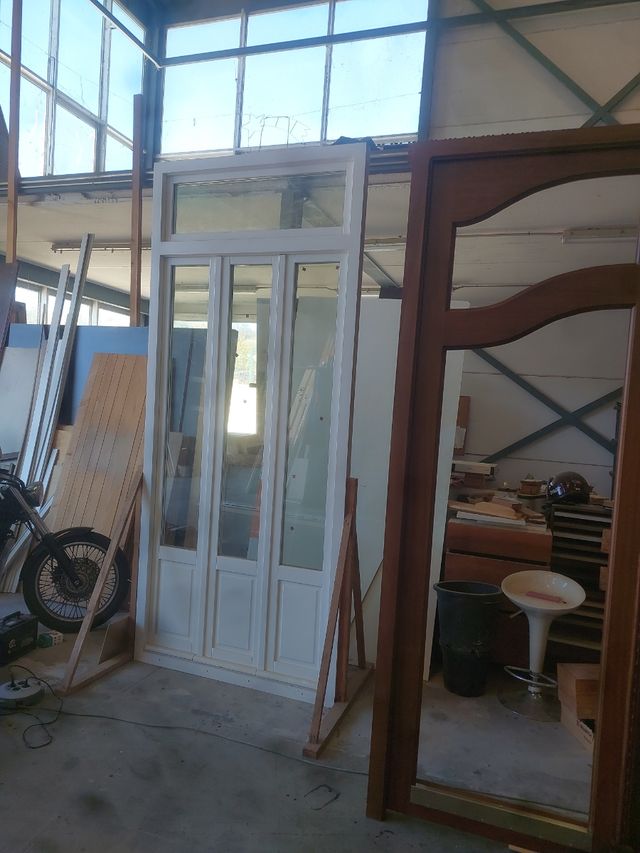 Ventana balconera madera maciza lacada blanco