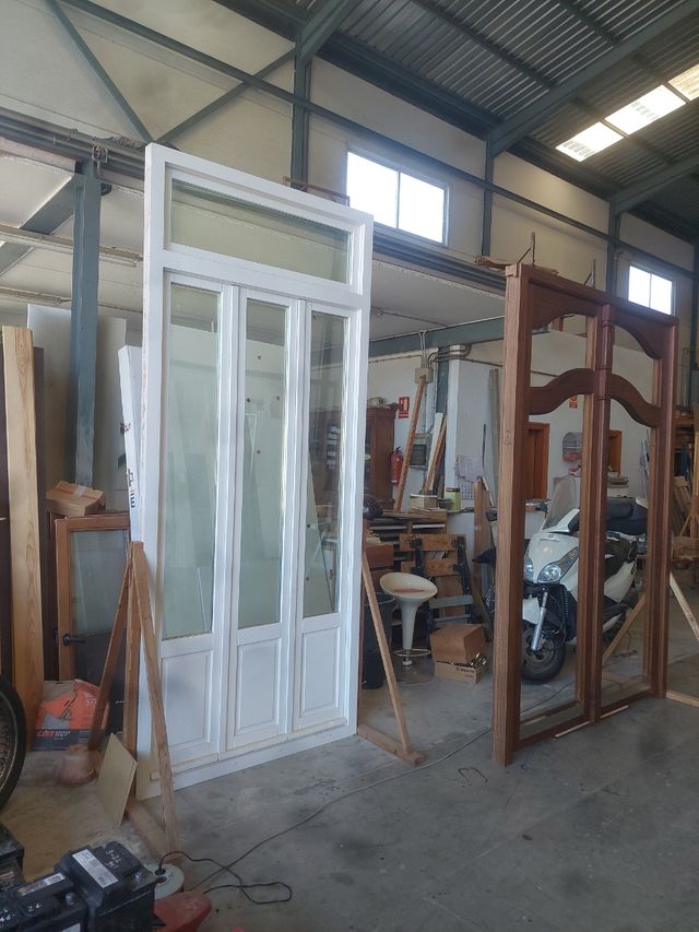 Ventana balconera madera maciza lacada blanco