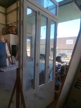 Ventana balconera madera maciza lacada blanco