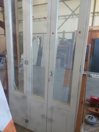 Ventana balconera madera maciza lacada blanco