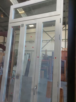 Ventana balconera madera maciza lacada blanco