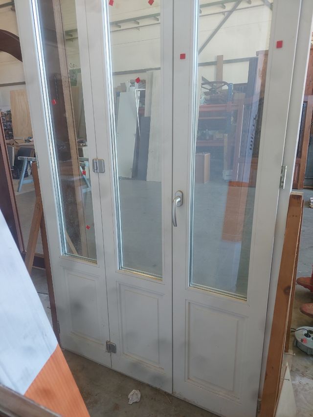 Ventana balconera madera maciza lacada blanco