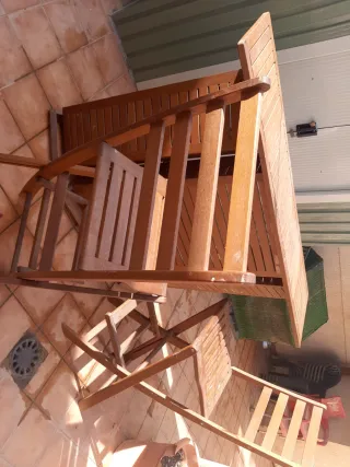 Bar de madera exterior/interior mas dos taburetes