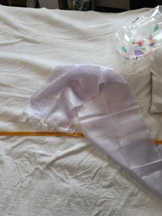 Fular elegante lila y blanco