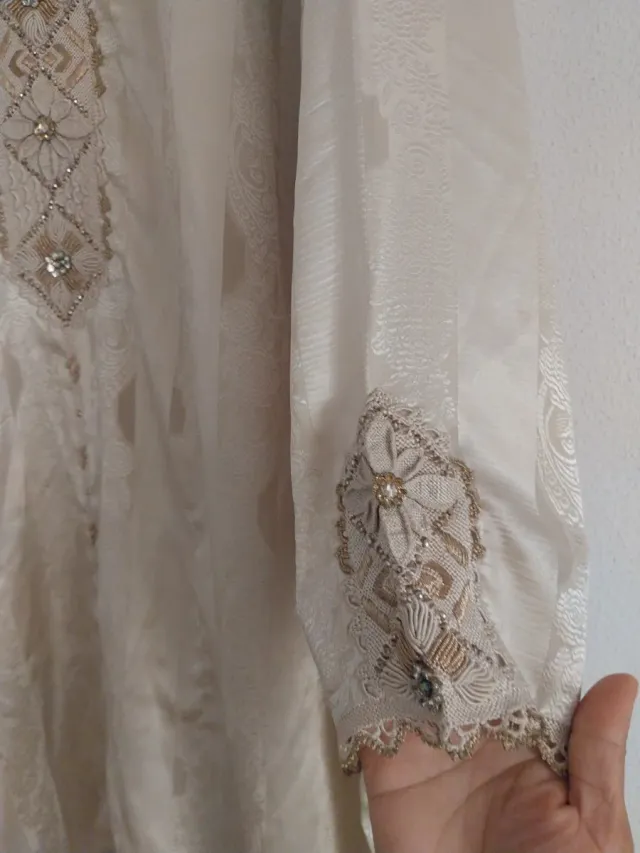 Caftán Jawhara Hecho a Mano Beige/Oro