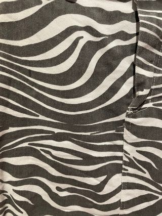 Falda estampado cebra gris y blanco