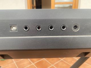 Teclado Medeli M361 con pedal y soporte