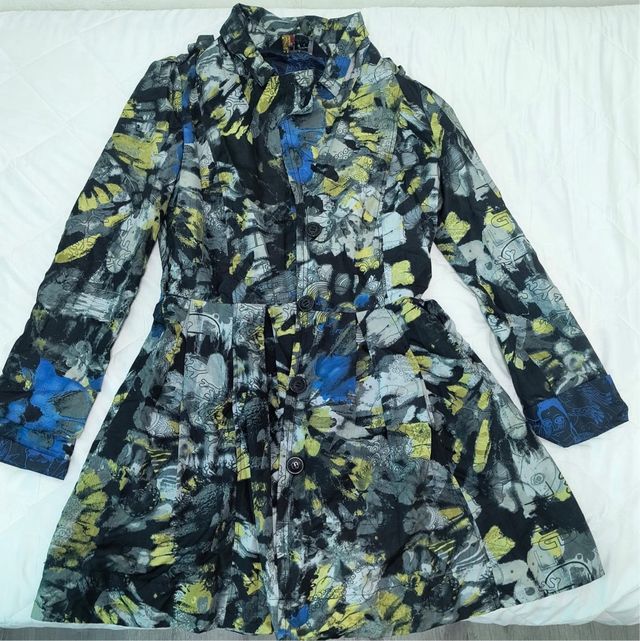 Gabardina estampada multicolor